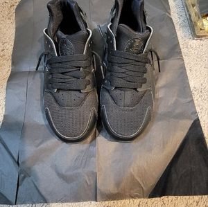 Black Nike Huarache